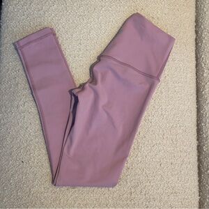 TnaBUTTER™ Cheeky Hi-Rise Legging
High-waisted cheeky leggings